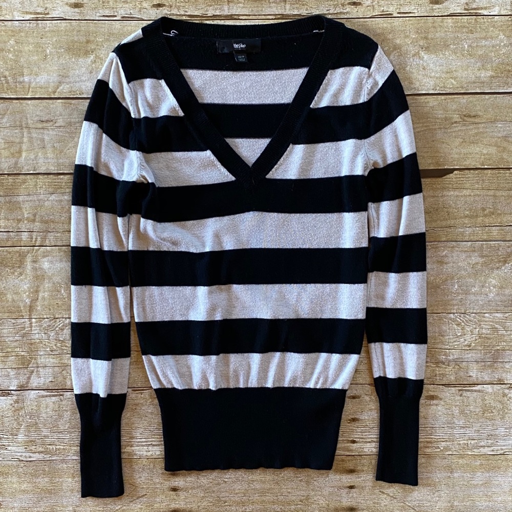 Black and white striped sweater xs